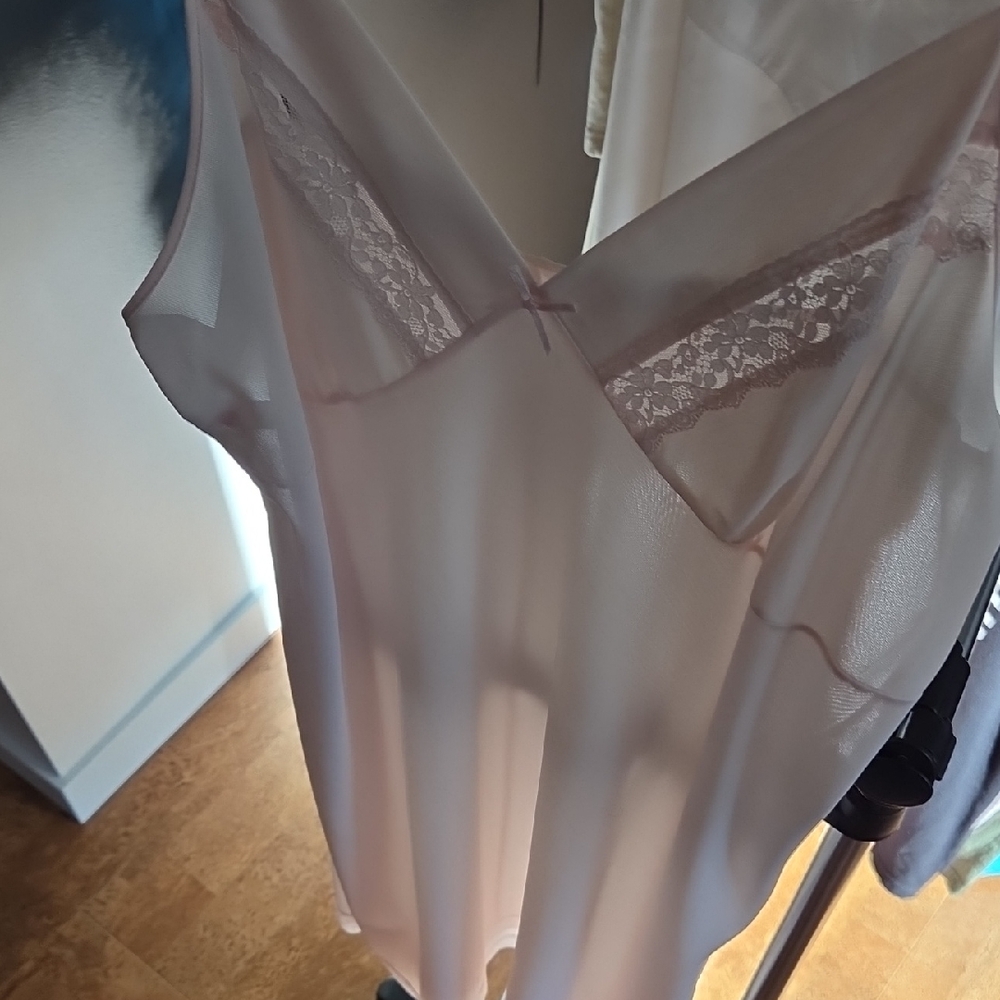 St Michaels Vintage Light Pink Slip..lace Trimmed..large